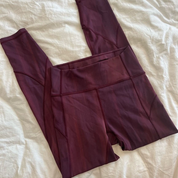 Lululemon In Movement Tight 25" *Everlux in Linear Spray Dye Garnet Size 4 $108 - Picture 4 of 11
